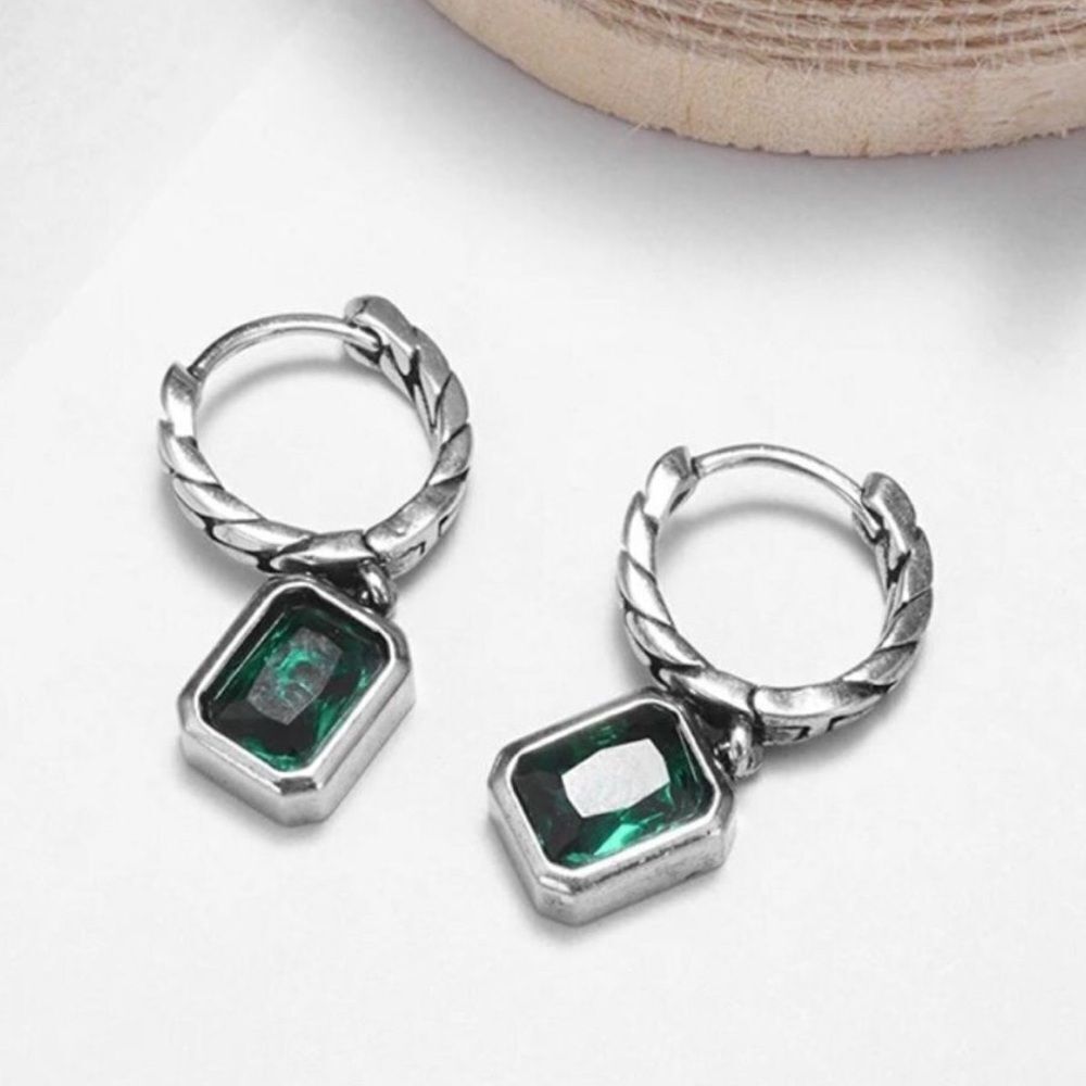 The Emerald Punk Rocker Earring in 925 silver